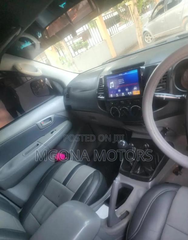 Toyota Hilux 2009 Gray
