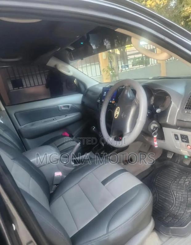 Toyota Hilux 2009 Gray