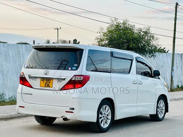Toyota Alphard 2009 White