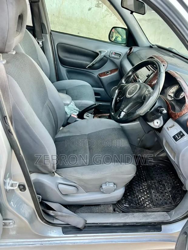 Toyota RAV4 1.8 2004 Silver