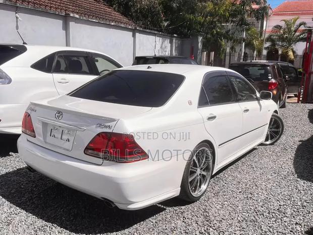 Toyota Crown 2007 White