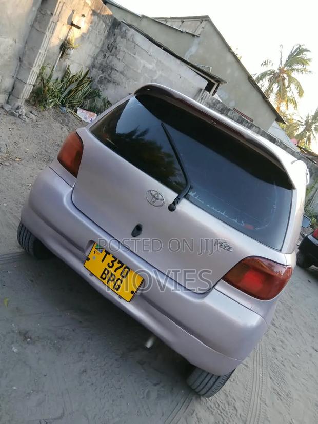 Toyota Vitz 1.0 FWD 3dr 2001 Pink