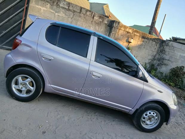 Toyota Vitz 1.0 FWD 3dr 2001 Pink