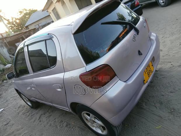 Toyota Vitz 1.0 FWD 3dr 2001 Pink