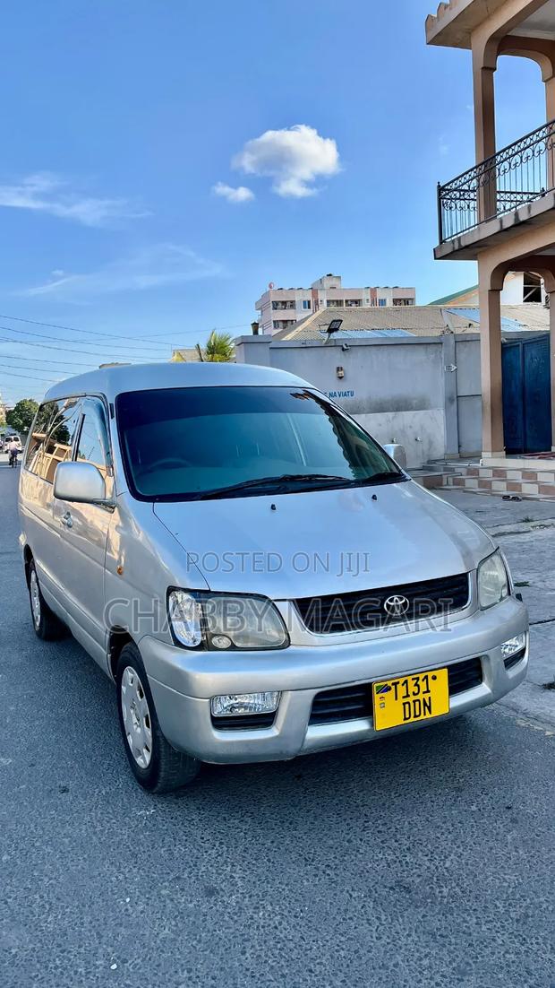 Toyota Noah 2.0 FWD (8 Seater) 2001 Silver