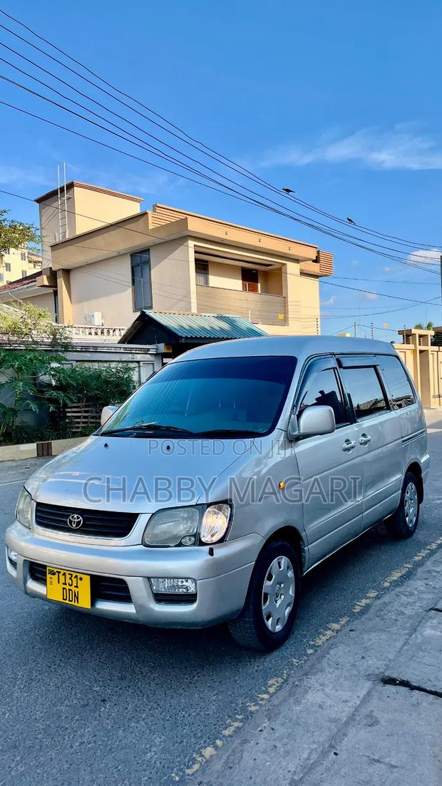 Toyota Noah 2.0 FWD (8 Seater) 2001 Silver