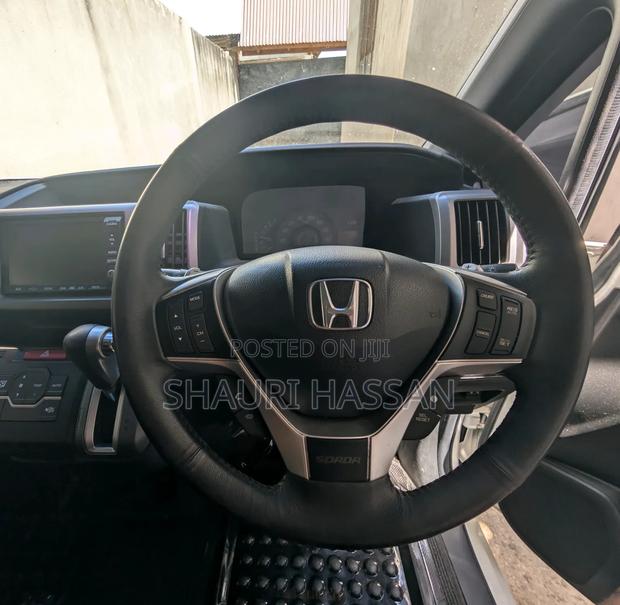 Honda Stepwgn 2012 Pearl