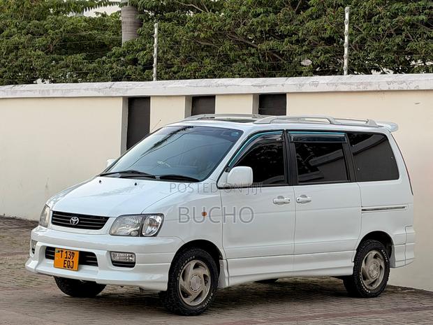 Toyota Noah 2004 White