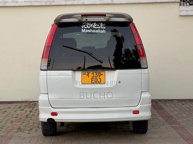 Toyota Noah 2004 White