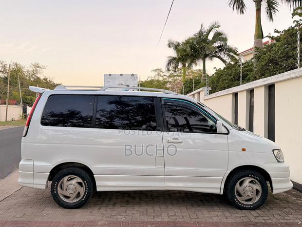 Toyota Noah 2004 White