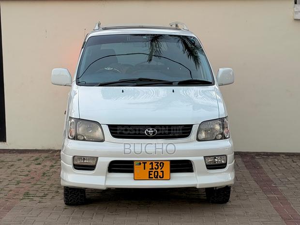 Toyota Noah 2004 White