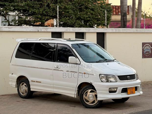 Toyota Noah 2003 White