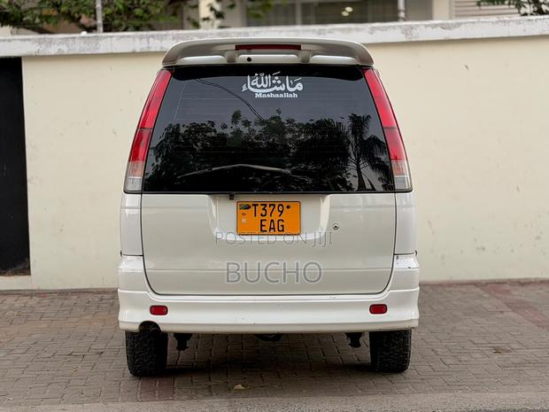 Toyota Noah 2003 White