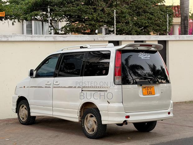 Toyota Noah 2003 White