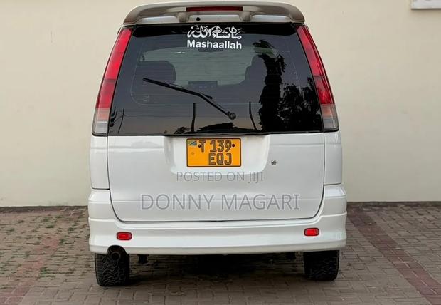Toyota Noah 2003 White