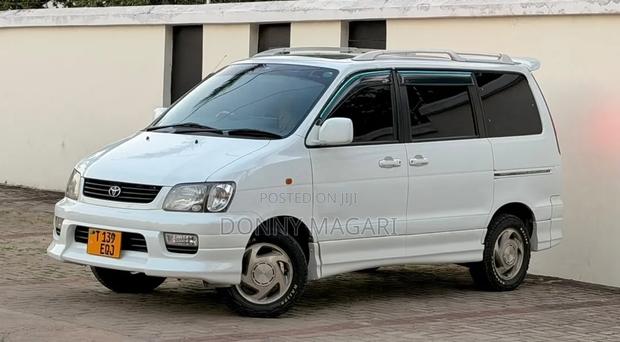 Toyota Noah 2003 White
