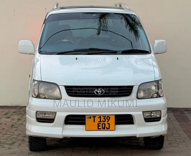 Toyota Noah 2004 White
