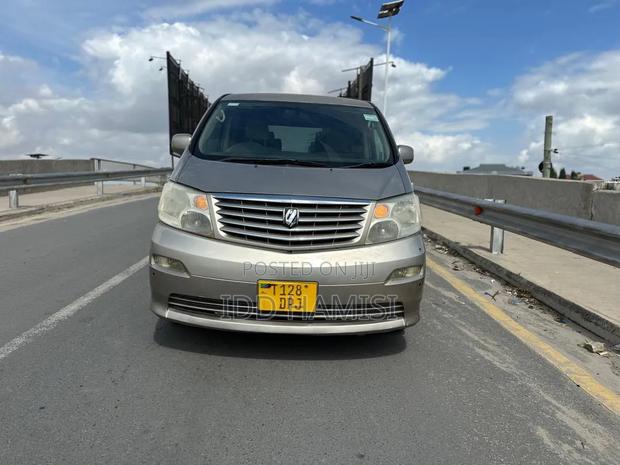 Toyota Alphard 2.4 Petrol AWD 2004 Beige