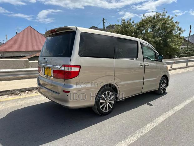 Toyota Alphard 2.4 Petrol AWD 2004 Beige
