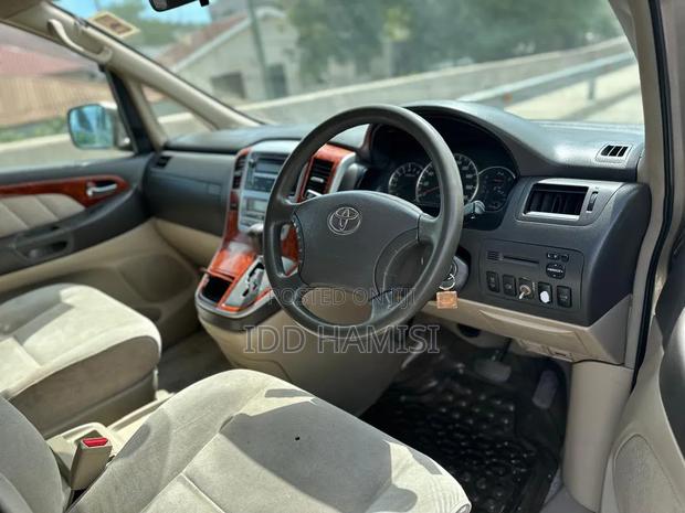 Toyota Alphard 2.4 Petrol AWD 2004 Beige