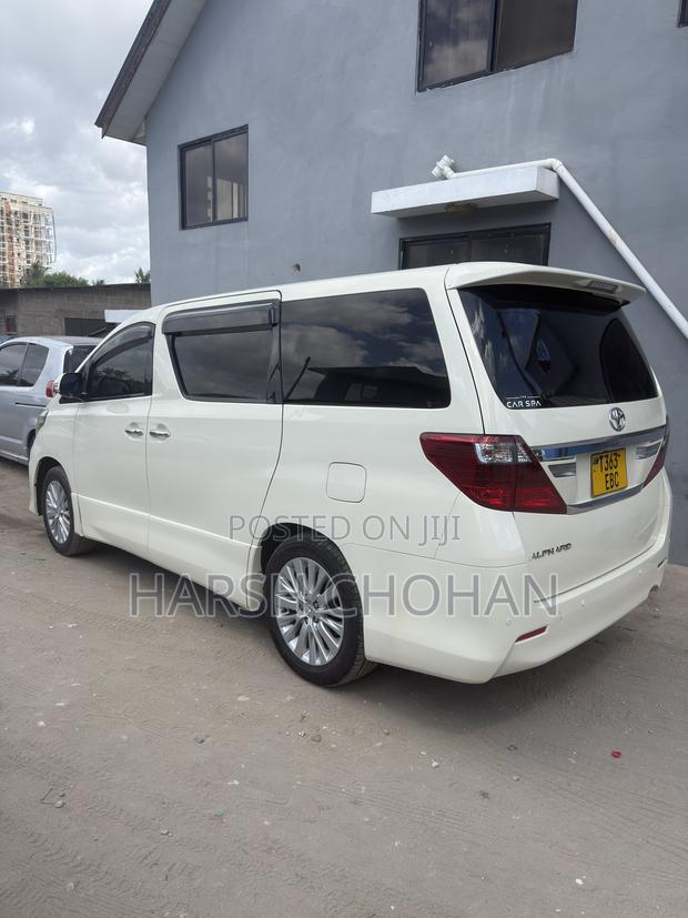 Toyota Alphard 2.4 Petrol FWD 2011 Pearl