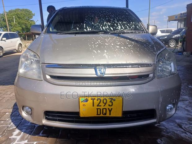 Toyota Raum 1.5 FWD 2006 Silver