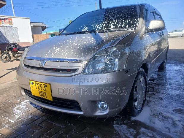 Toyota Raum 1.5 FWD 2006 Silver