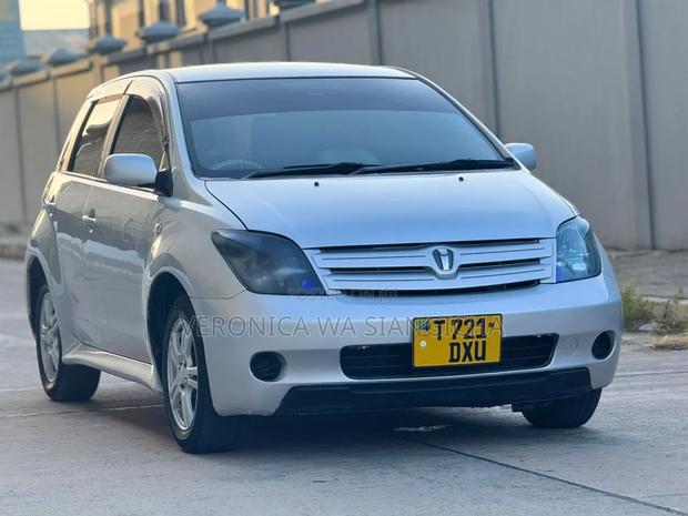 Toyota IST 2003 Silver