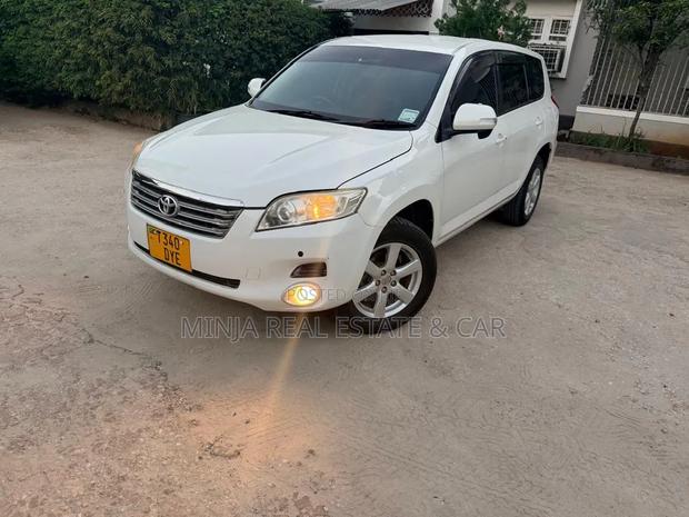 Toyota Vanguard 2008 White