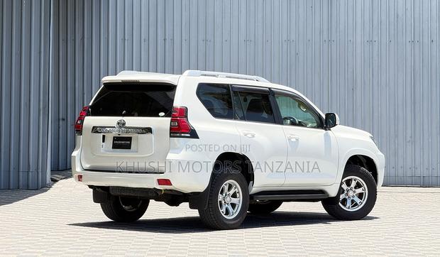Toyota Land Cruiser Prado 2016 Pearl