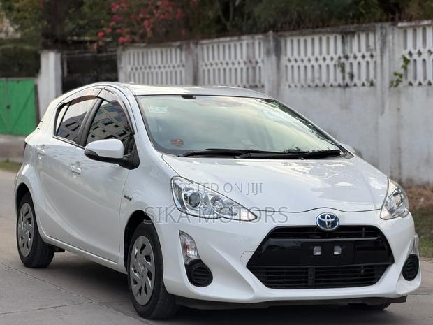 Toyota Aqua 2016 White