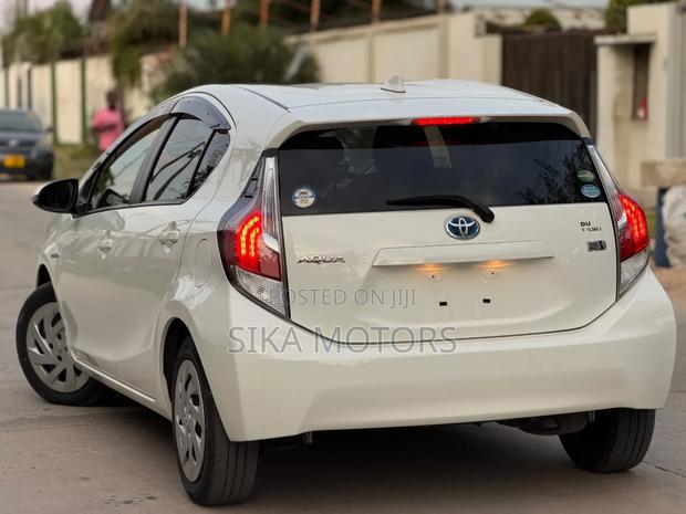 Toyota Aqua 2016 White
