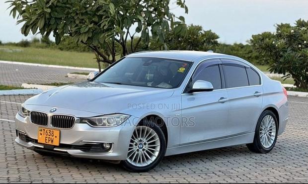 BMW 3 Series 320i RWD 2014 Silver