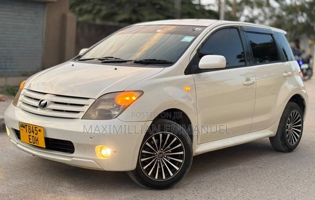Toyota IST 2005 White