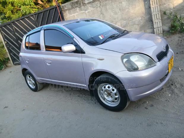 Toyota Vitz 2004 Silver