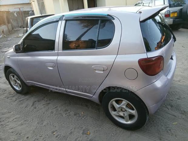 Toyota Vitz 2004 Silver