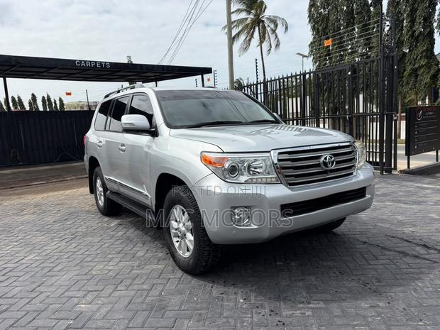 Toyota Land Cruiser 2015 Silver