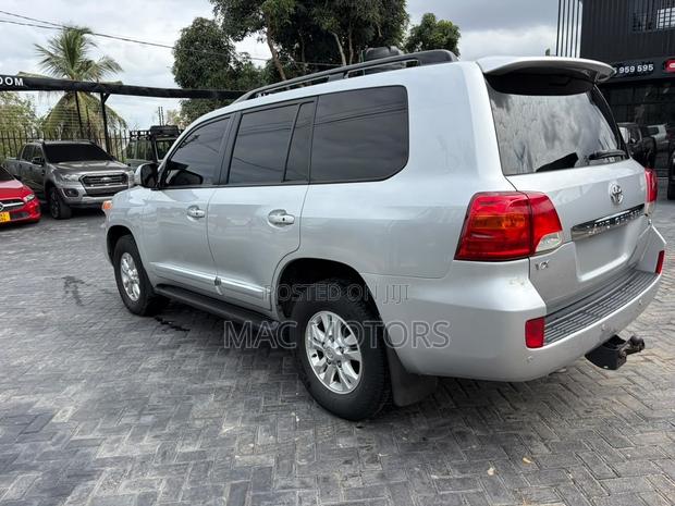 Toyota Land Cruiser 2015 Silver