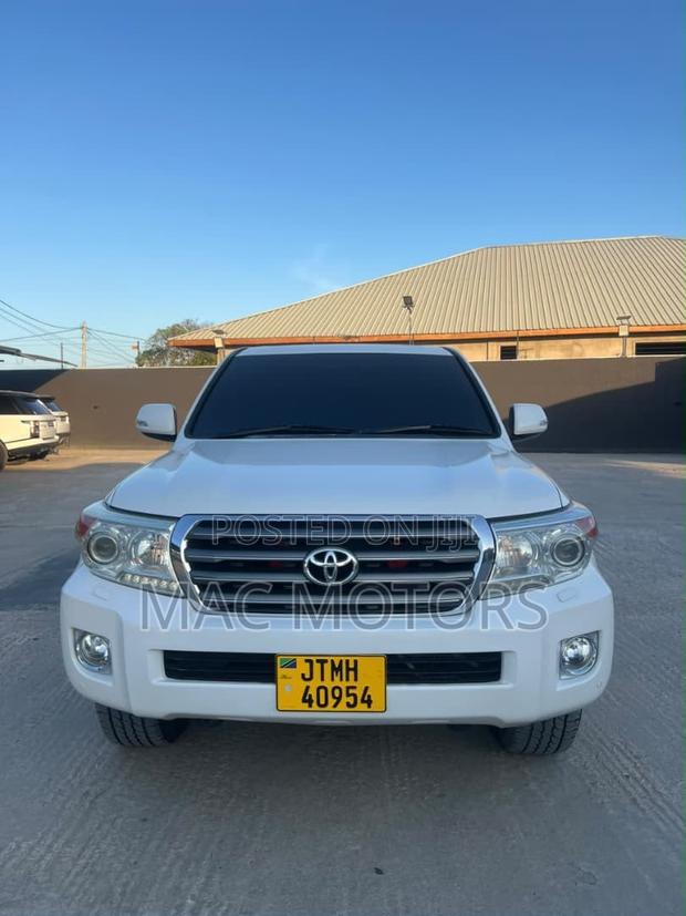 Toyota Land Cruiser 2010 White