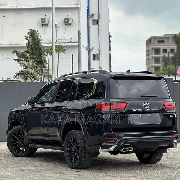 Toyota Land Cruiser 2024 Black