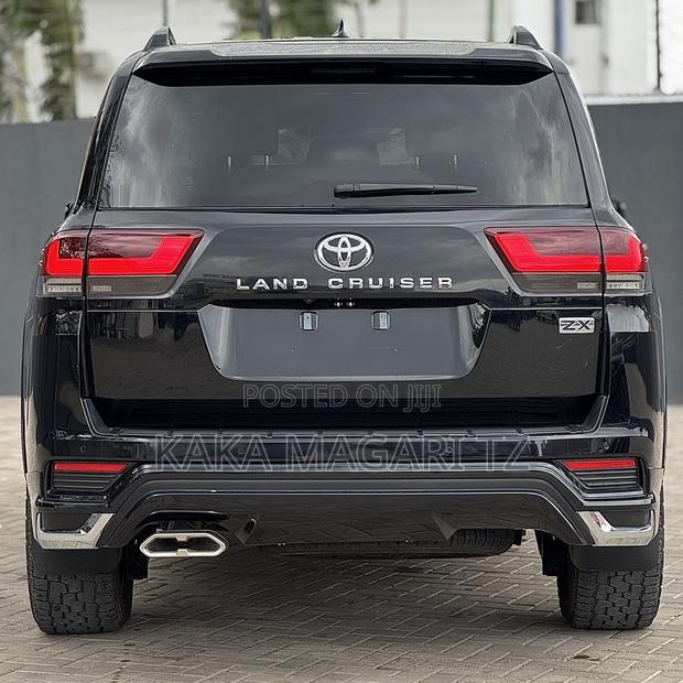Toyota Land Cruiser 2024 Black