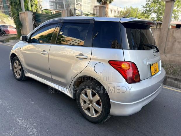 Toyota IST 2004 Silver