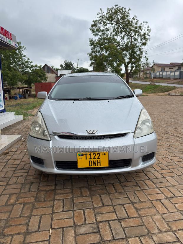 Toyota Wish 2013 Silver