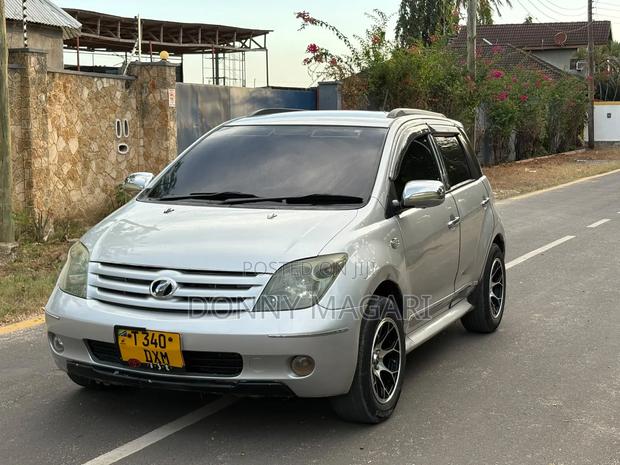 Toyota IST 2007 Silver