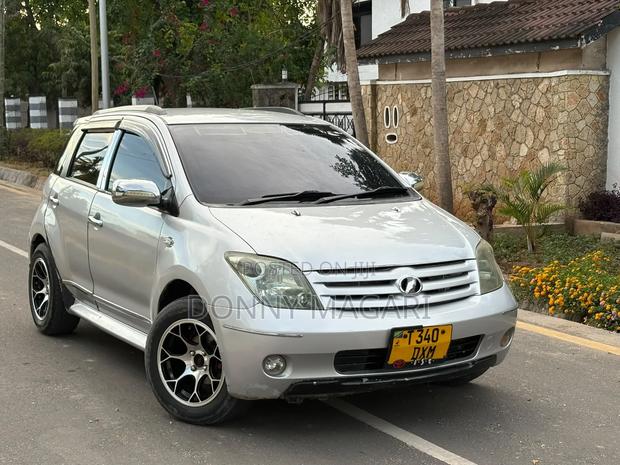 Toyota IST 2007 Silver
