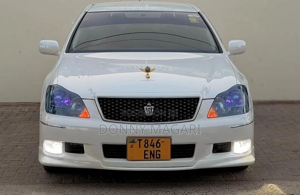 Toyota Crown 2007 White