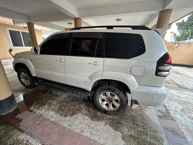 Toyota Land Cruiser Prado 2006 White