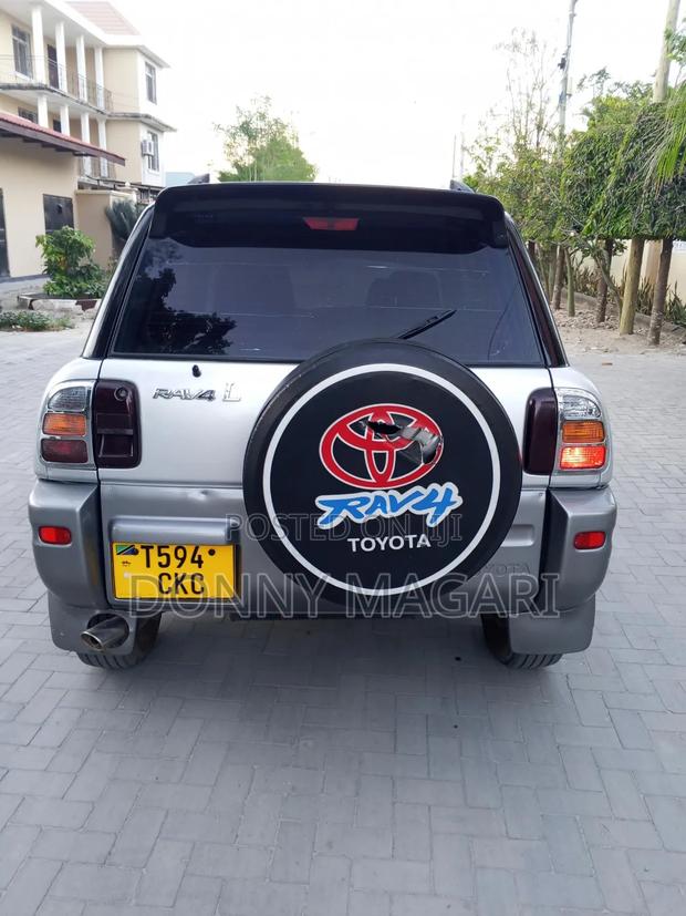 Toyota RAV4 2004 White