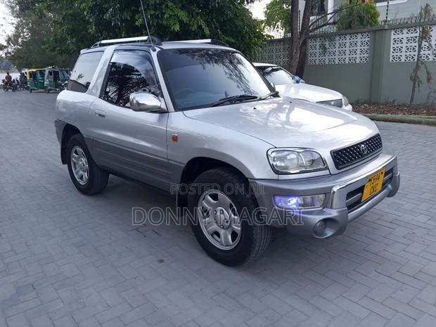 Toyota RAV4 2004 White