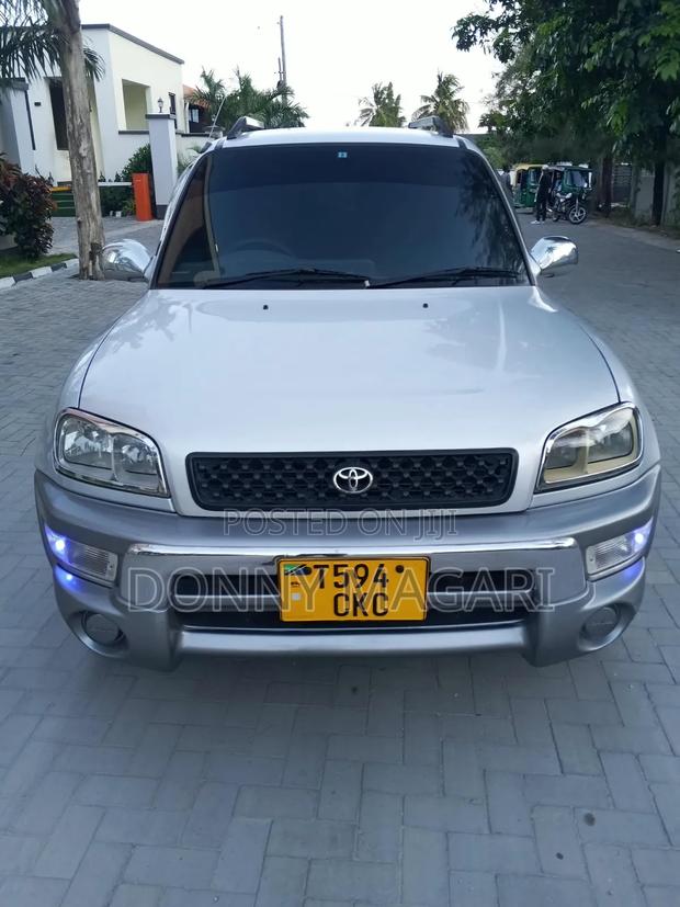 Toyota RAV4 2004 White
